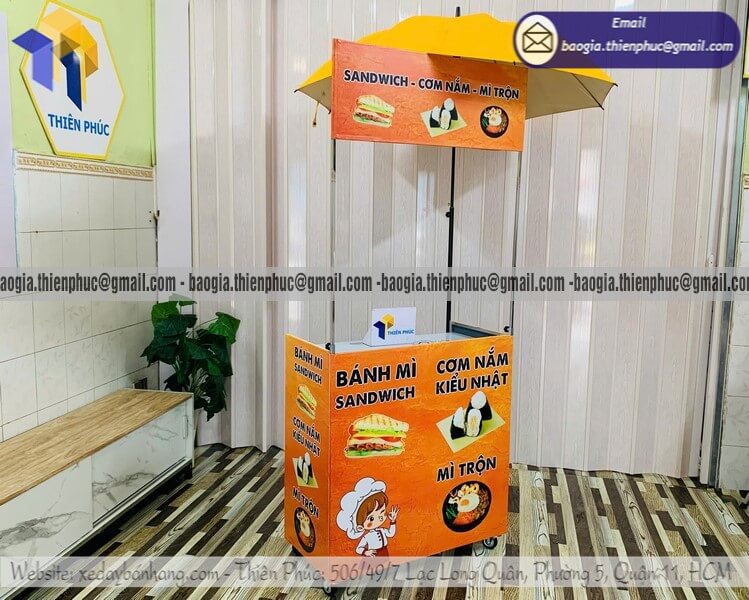 Báo giá xe đẩy bán đồ ăn mini xếp gọn có  thêm dù che cho người bán hàng lưu động chợ đêm