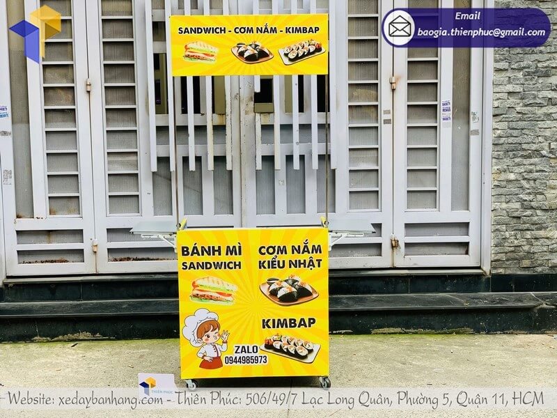 Đặt mua mẫu quầy bán cơm nắm lề đường giá rẻ tiết kiệm không gian