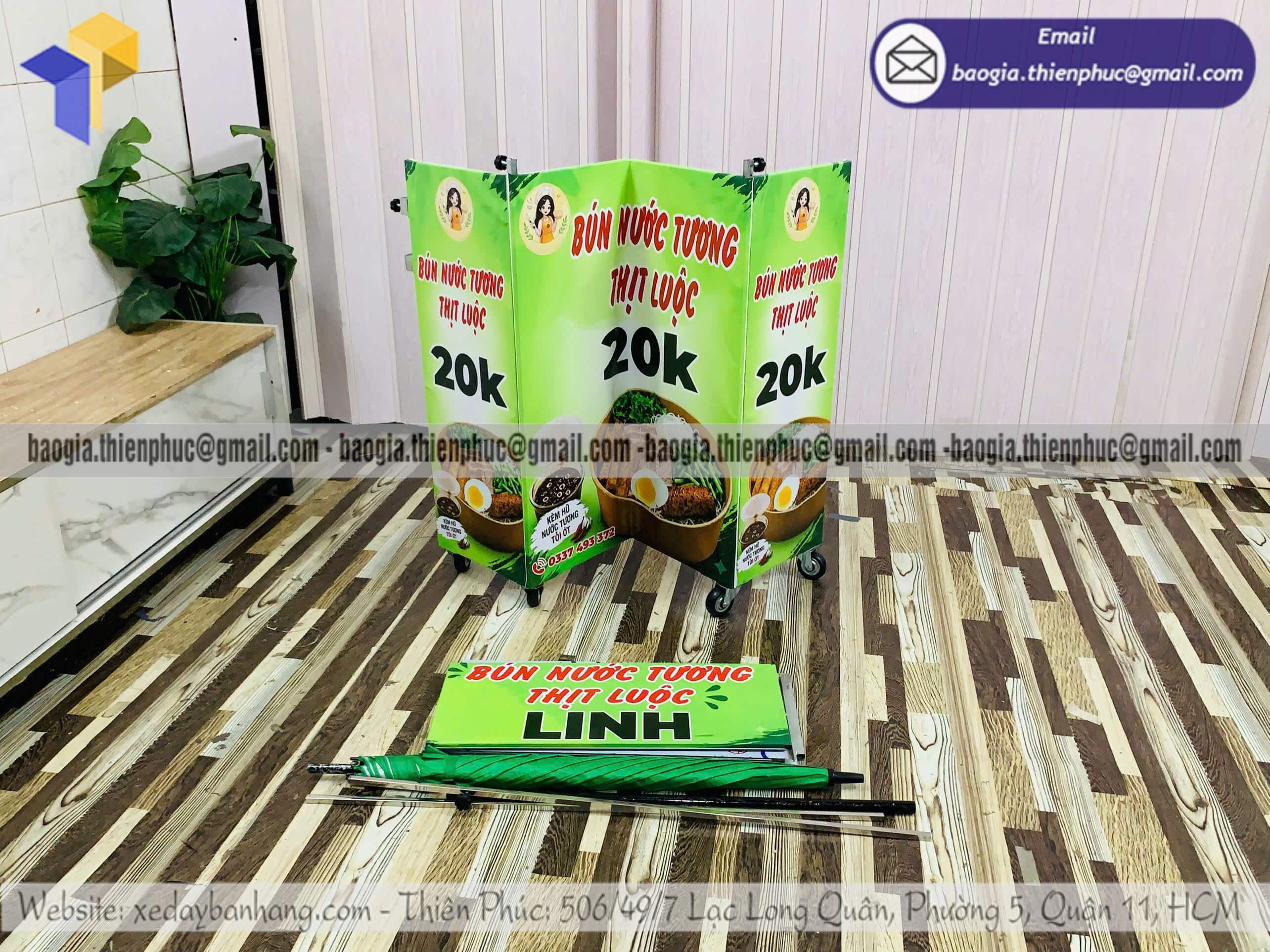 Đặt xe bán bún nước tương mini xếp gọn thêm dù che thiết kế theo logo thương hiệu