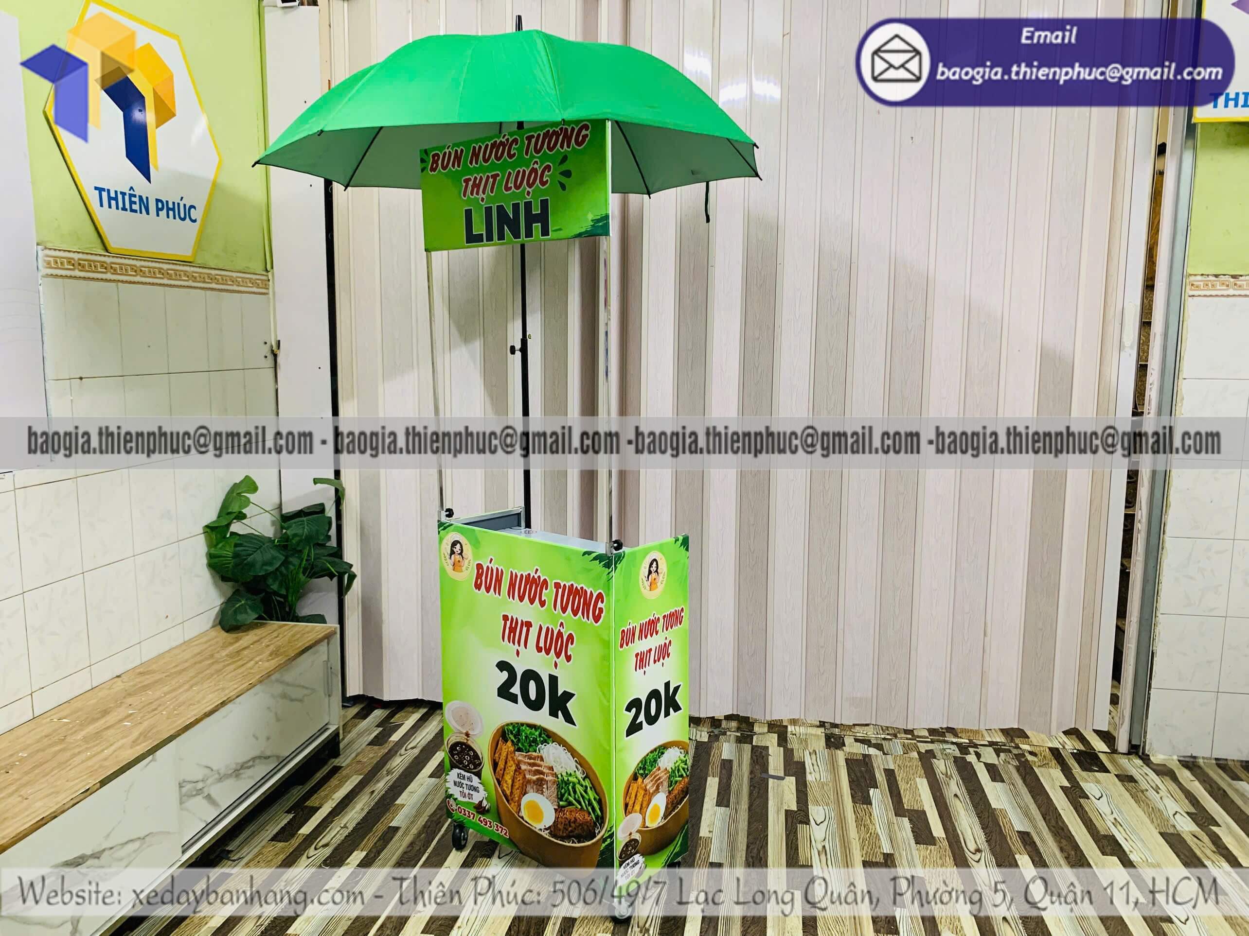 Đặt xe bán bún nước tương mini xếp gọn thêm dù che xưởng sản xuất bán trước cổng trường học