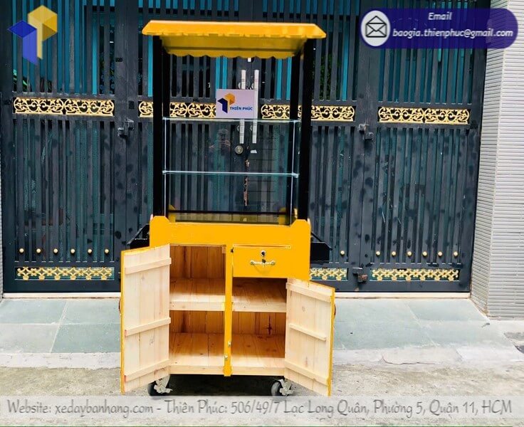 Mẫu quầy gỗ bán chè đẩy lưu động trên vỉa hè đẹp thiết kế cho người khởi nghiệp