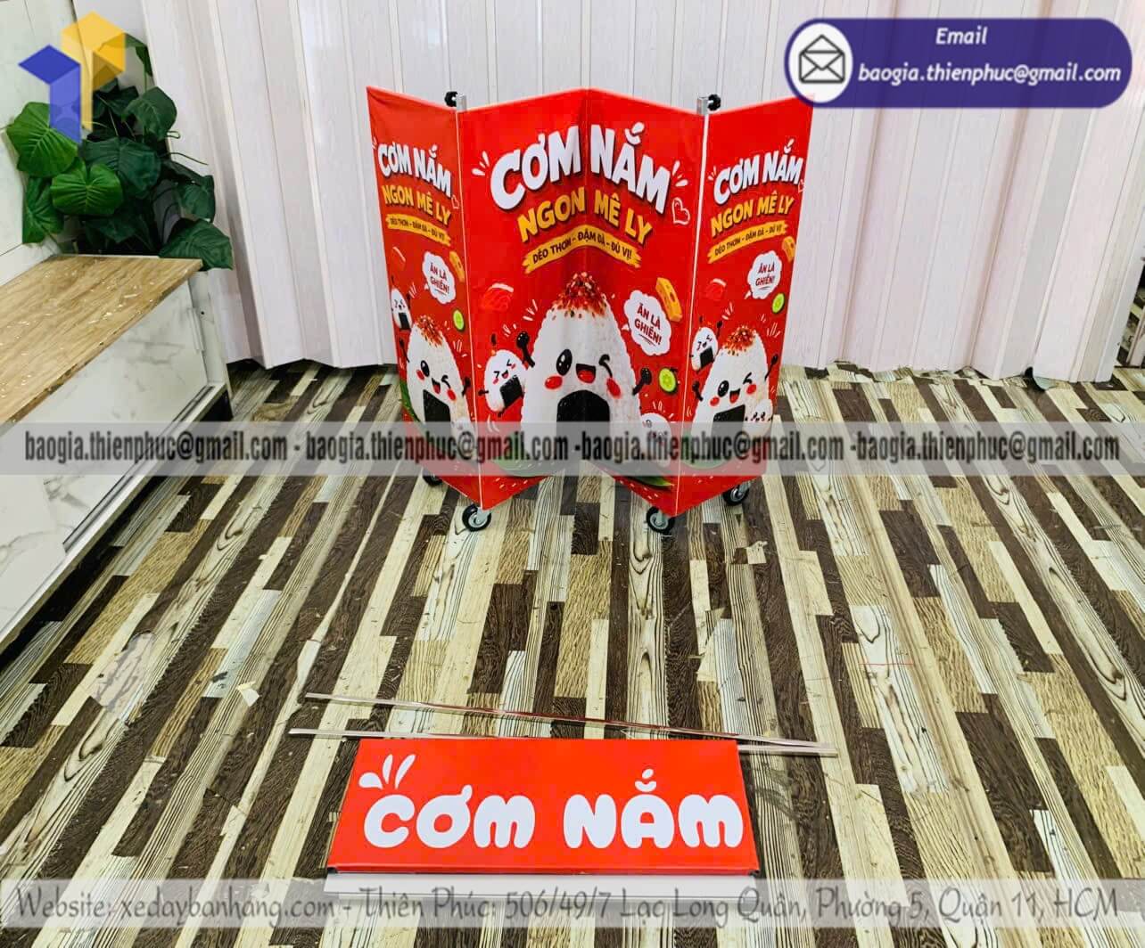 Quầy xếp bán cơm nắm mini hàng rong giá rẻ đồ ăn hot trend dễ chạy đơn