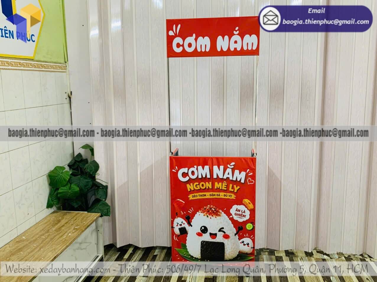 Quầy xếp bán cơm nắm mini hàng rong giá rẻ