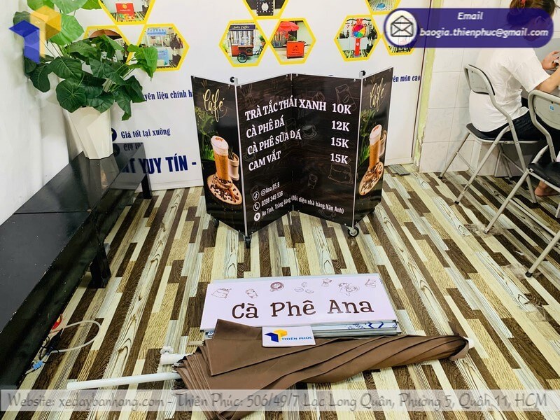 Mẫu xe cafe đẹp mắt có dù che độc đáo, phù hợp kinh doanh cá nhân