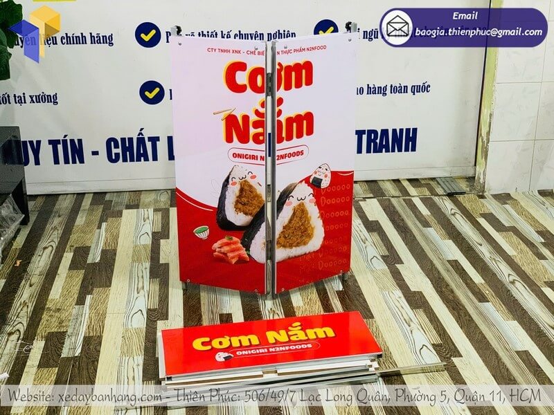 Xưởng làm mẫu quầy bán cơm nắm gấp gọn giá rẻ xuất hóa đơn VAT doanh nghiệp